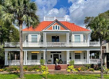 florida/apalachicola/landmark/majestic-jewel-inn-of-apalachicola