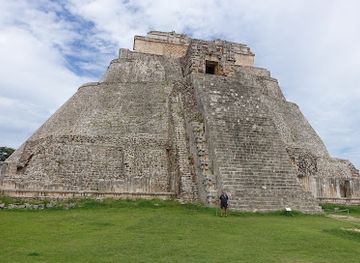 mexico/yucatan-peninsula/landmark/piramide-del-adivino
