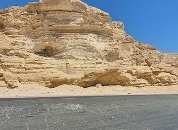 egypt/new-valley/landmark/westren-desert-way-upper-egypt