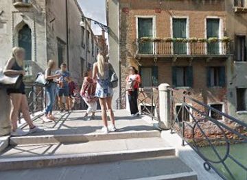 italy/venice-lido/landmark/bridge-near-the-insta-famous-pier