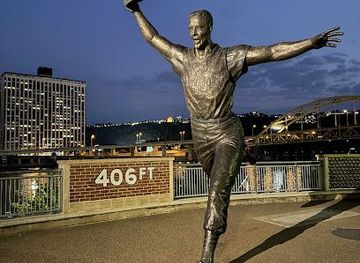 pennsylvania/pittsburgh/landmark/bill-mazeroski-statue
