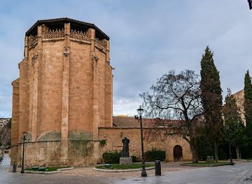 spain/salamanca/casco-antiguo/landmark/monument-to-miguel-de-unamuno