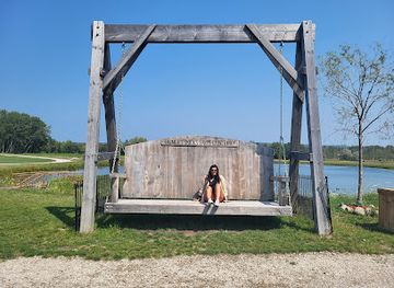 michigan/charlevoix/landmark/hungry-ducks-farm