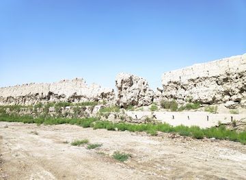 uzbekistan/bukhara-region/landmark/razvaliny-drevney-krepostnoy-steny-bukhary