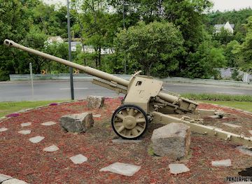 luxembourg/clervaux/landmark/clervaux-canon-pak43-monument