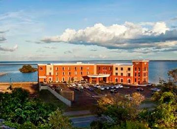 michigan/marquette/landmark/hampton-inn-marquette-waterfront