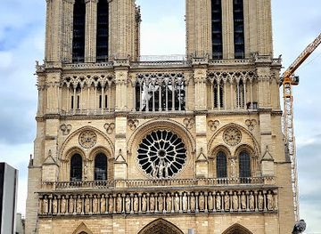 france/paris/landmark/crypte-archeologique-de-l-ile-de-la-cite