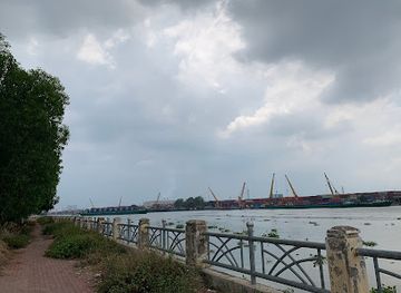 vietnam/ho-chi-minh-city/binh-thanh-district/landmark/bo-ke-dinh-binh-quoi-tay