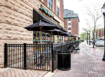 illinois/arlington-heights/landmark/peggy-kinnane-s-irish-restaurant-pub