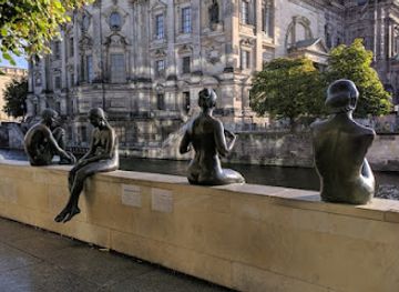 germany/pomerania/landmark/three-girls-and-a-boy