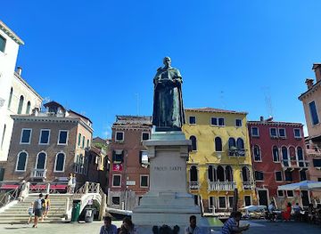 italy/veneto/landmark/monument-to-paolo-sarpi