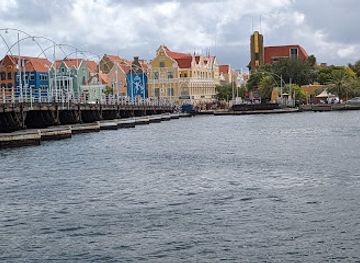 curacao/caracas-bay/landmark/curacao-sign