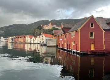 norway/southern-norway/landmark/famous-wharf-skuteviksbrygge