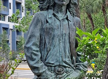 florida/tampa-bay-area/landmark/john-lennon-statue