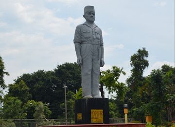 indonesia/east-java/landmark/statue-of-gubernur-suryo