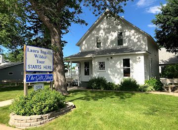 south-dakota/pine-ridge/landmark/laura-ingalls-wilder-historic-homes