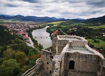 slovakia/turiec/landmark/castle-strecno