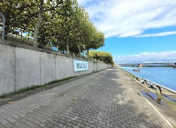 germany/frankfurt/landmark/stresemann-ufer