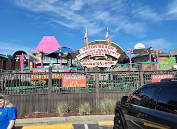florida/destin/landmark/gator-beach-the-world-s-greatest-alligator-park
