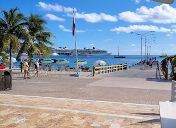 sint-maarten/oyster-pond/landmark/layback-beach-bar-grill