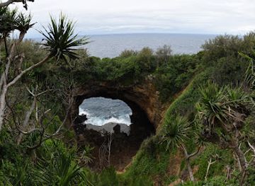 tonga/kolovai/landmark/li-anga-huo-a-maui-natural-archway