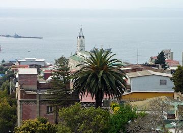 chile/valparaiso/cerro-bellavista/landmark/parroquia-nuestra-senora-del-carmen-los-carmelitas-cerro-bellavista