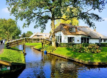 netherlands/giethoorn/landmark/gloria-maris-giethoorn