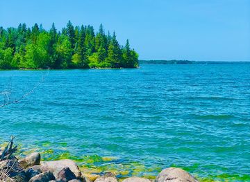 canada/interlake-region/landmark/clear-lake-marina