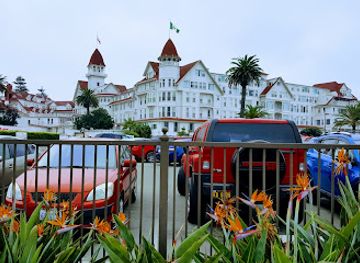 california/coronado/landmark/coronado-plaza