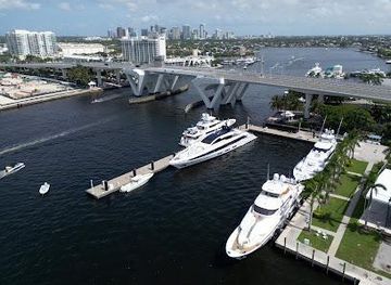 florida/gold-coast/landmark/se-17th-street-e-clay-shaw-jr-bridge