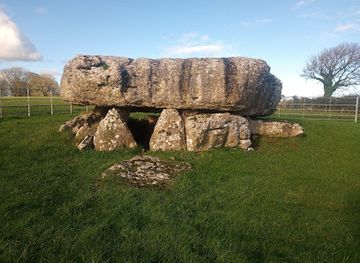 united-kingdom/merionethshire/attraction/lligwy-burial-chamber-2