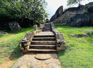 sri-lanka/anuradhapura/landmark/vessagiriya