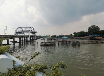 indonesia/east-java/landmark/suroboyo-bridge