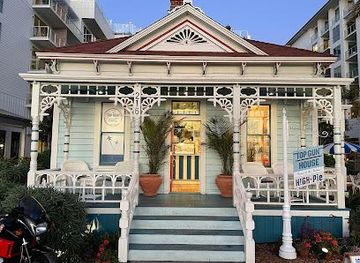 california/la-jolla/landmark/top-gun-house