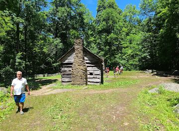 north-carolina/great-smoky-mountains/landmark/homer-jim-bales-barn