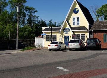 maine/saco/landmark/the-new-moon