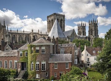 united-kingdom/york/landmark/york-city-walls