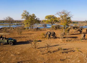 zimbabwe/hwange/landmark/julian-brookstein-safaris