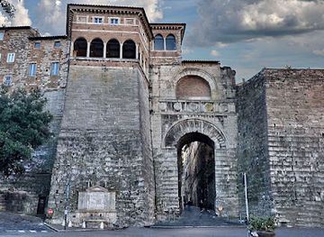 italy/umbria/landmark/etruscan-arch