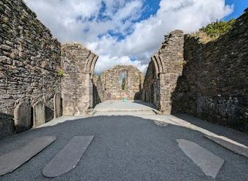 ireland/county-wicklow/landmark/glendalough-cathedral