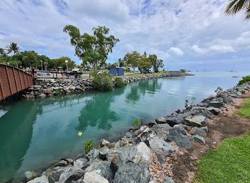 australia/airlie-beach/landmark/airlie-beach-lagoon