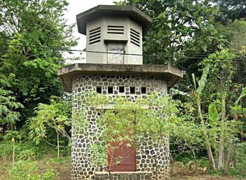 indonesia/banten/landmark/old-rangkas-betoeng-water-tower-at-warung-gunung