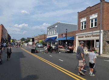 north-carolina/mooresville/landmark/158-on-main