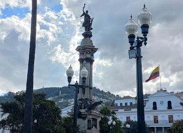 ecuador/quito/centro-historico/landmark/monumento-a-la-independencia