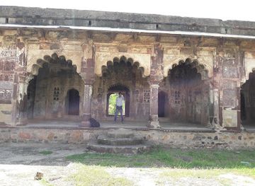 india/ranthambore/landmark/badal-mahal