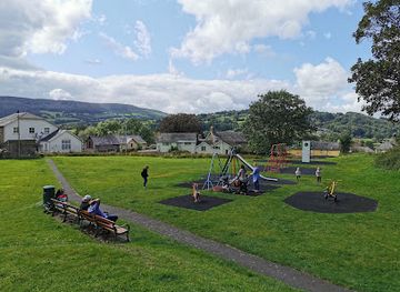 united-kingdom/brecon-beacons-national-park/attraction/crickhowell-castle-2