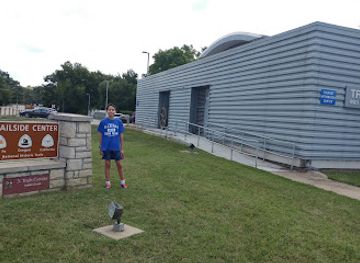 kansas/kansas-city/landmark/trailside-center