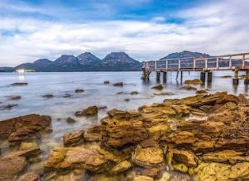 australia/freycinet-national-park/landmark/picnic-island