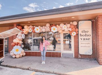iowa/ankeny/landmark/the-boho-vase