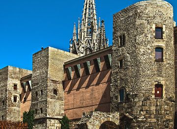 spain/barcelona/barri-gotic/landmark/roman-towers